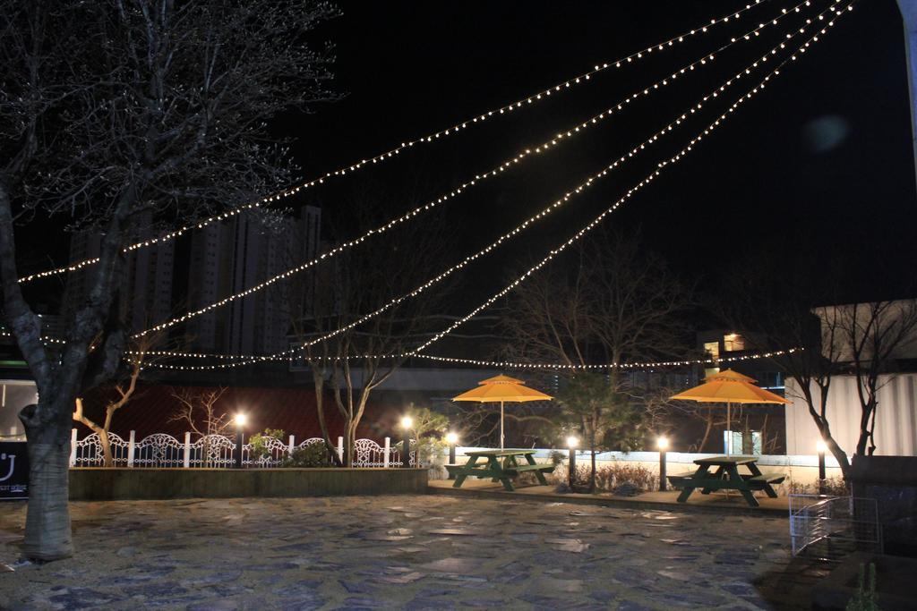With U Hotel & Guesthouse Sokcho Exterior foto