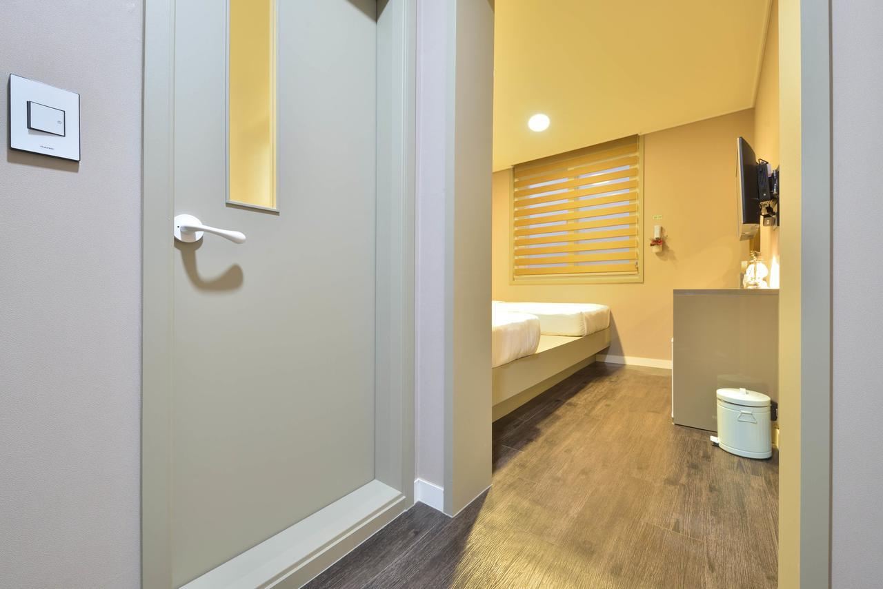 With U Hotel & Guesthouse Sokcho Exterior foto