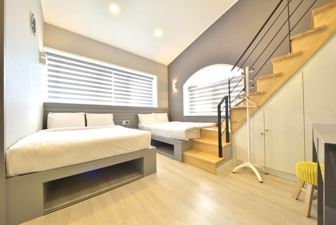 With U Hotel & Guesthouse Sokcho Exterior foto