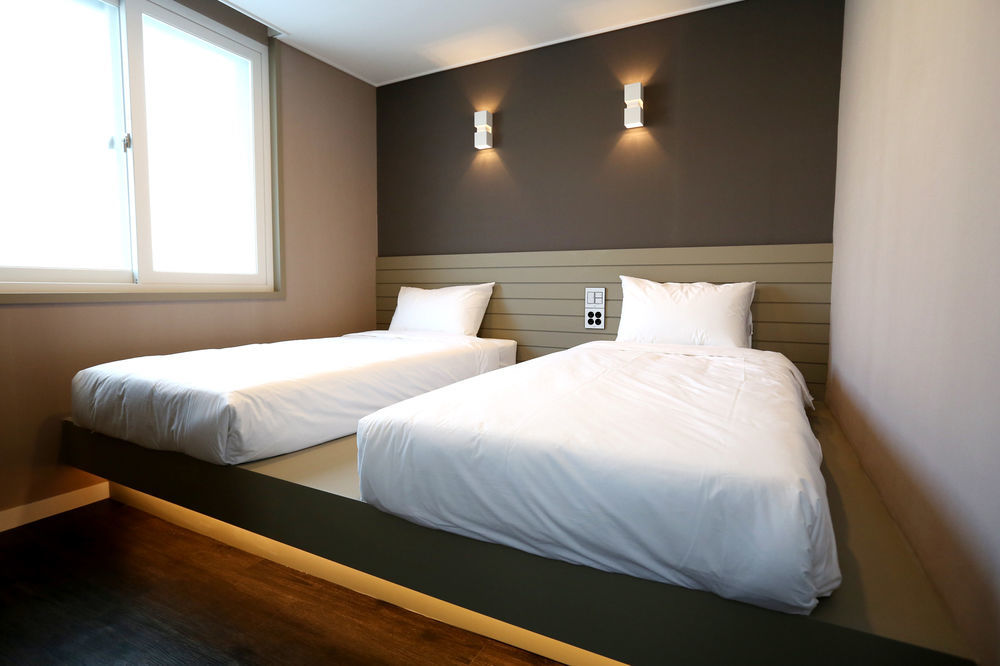 With U Hotel & Guesthouse Sokcho Exterior foto